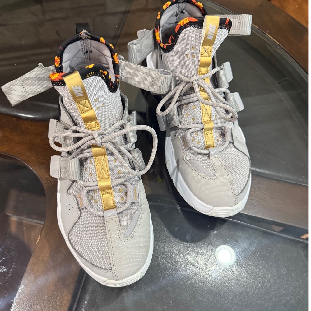 Nike Air Edge 270 Men's Size 11 Gray Gold Floral High Top Sneakers Shoes